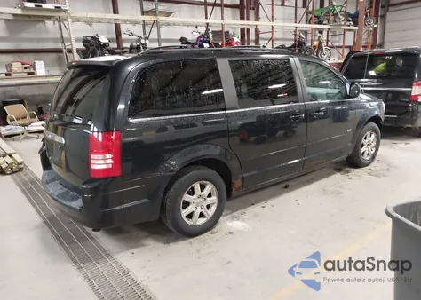 2008 Chrysler Town & Country Touring z USA, uszkodzony, nr VIN 2A8HR54P68R757380